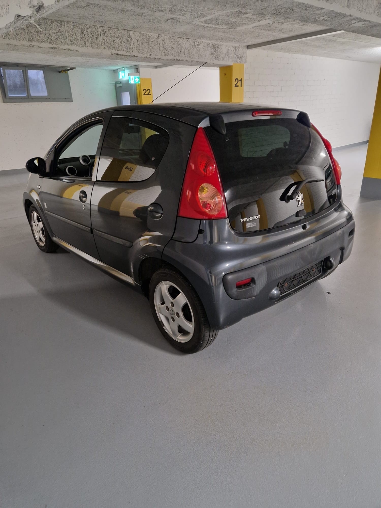 PEUGEOT 107 1.0 Swiss Edition-image-4