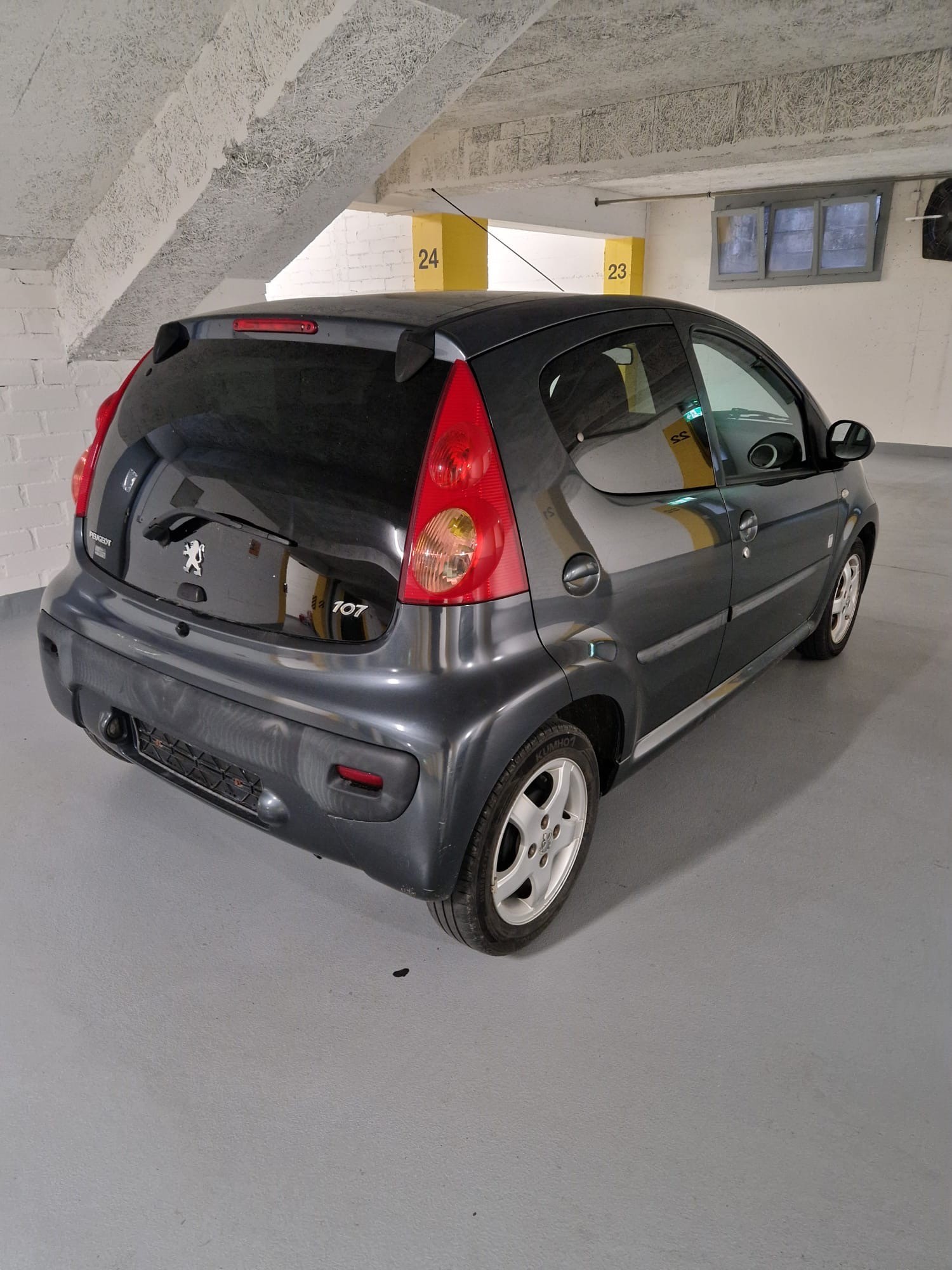 PEUGEOT 107 1.0 Swiss Edition-image-2