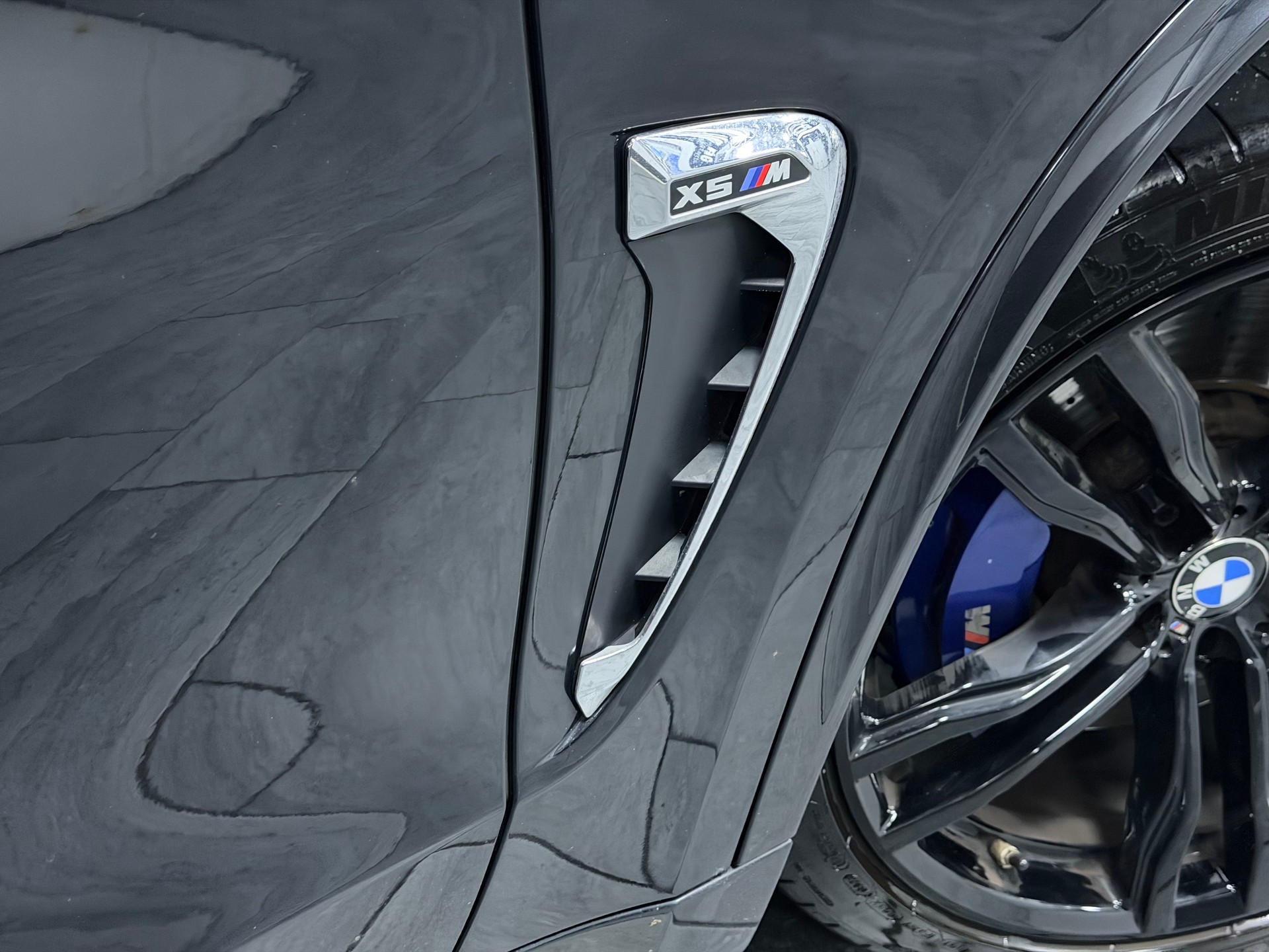 BMW X5M Edition Black Fire Steptronic-image-2