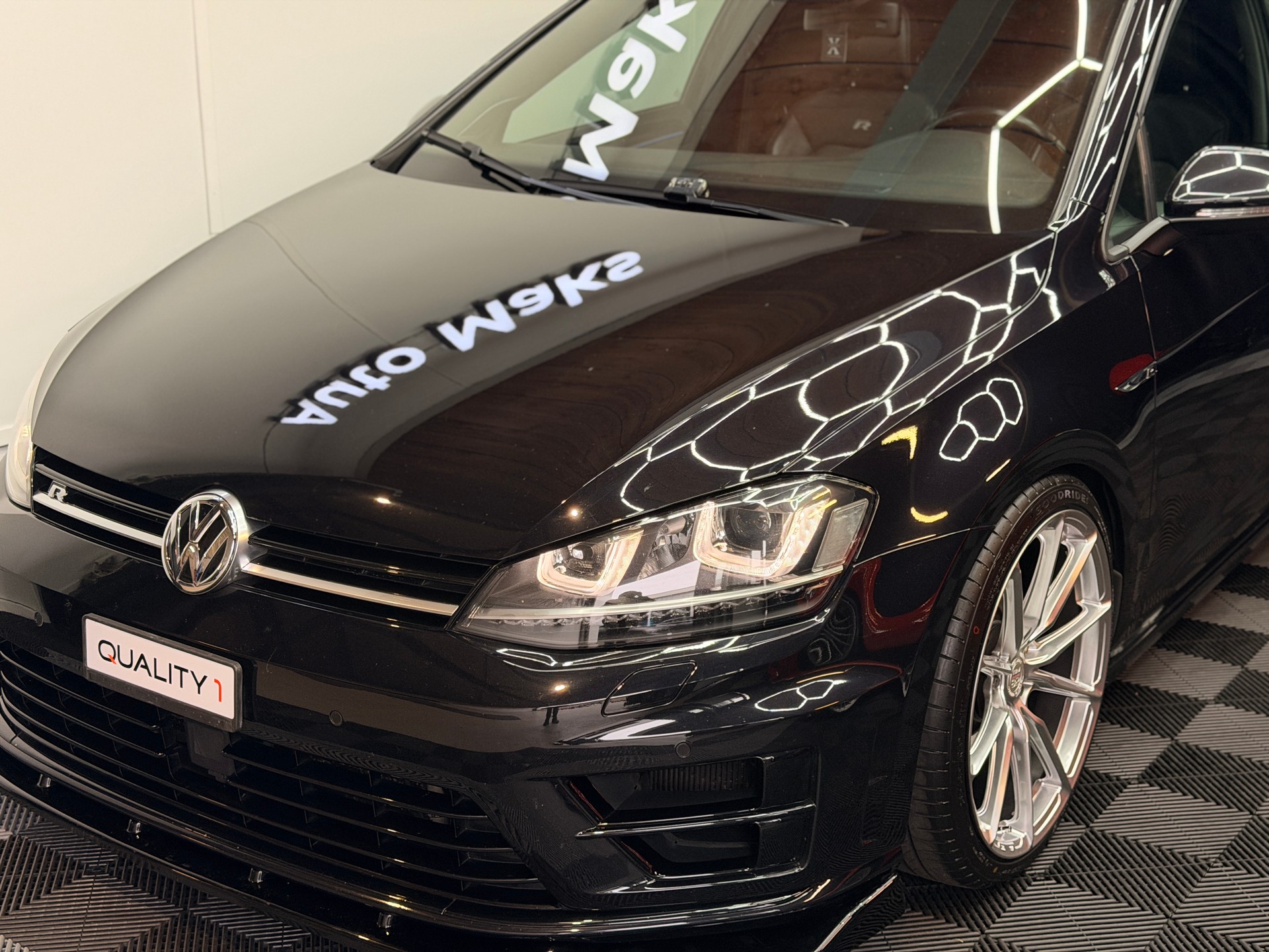 VW Golf 2.0 TSI R 4Motion DSG-image-4