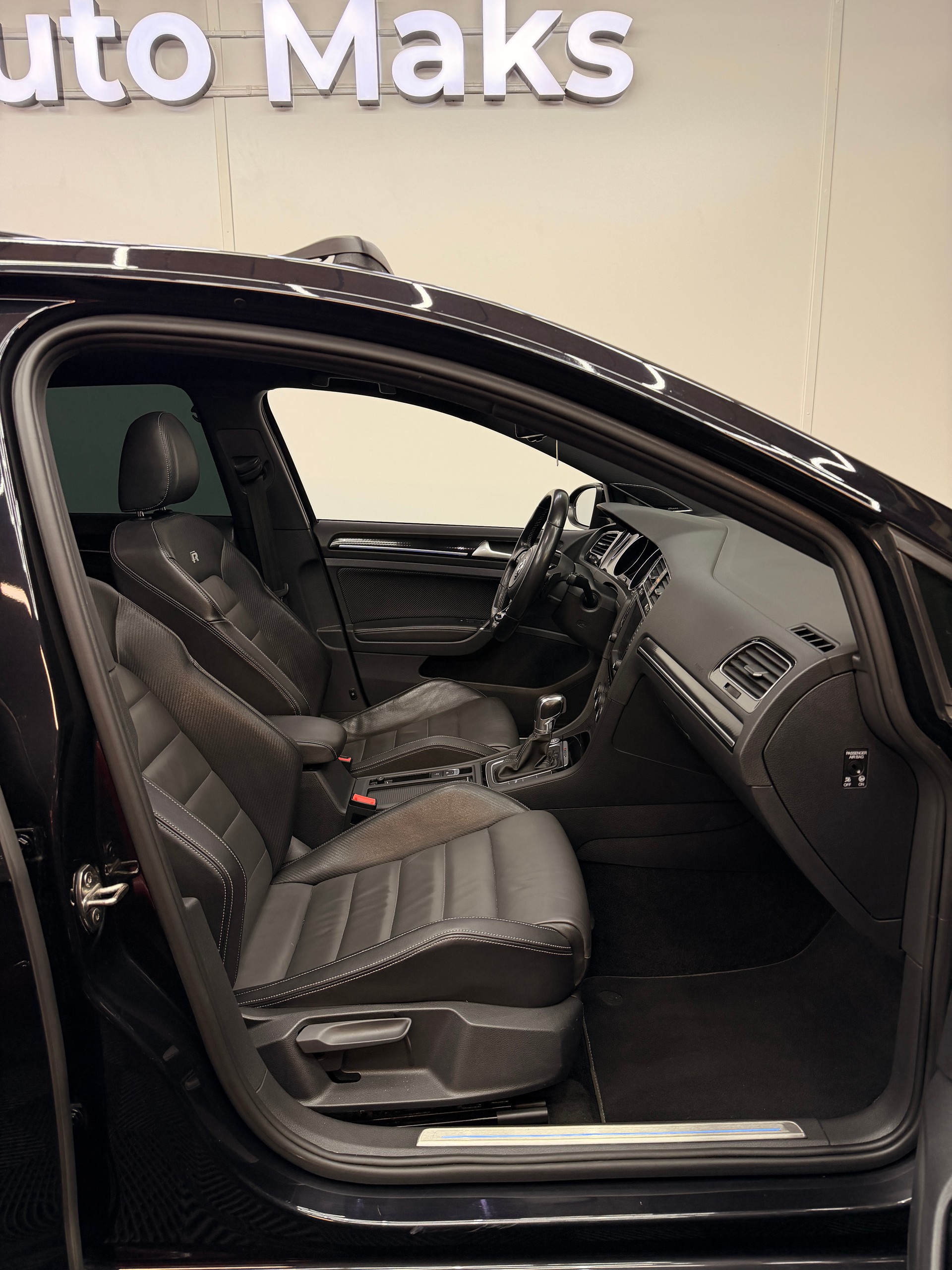 VW Golf 2.0 TSI R 4Motion DSG-image-8