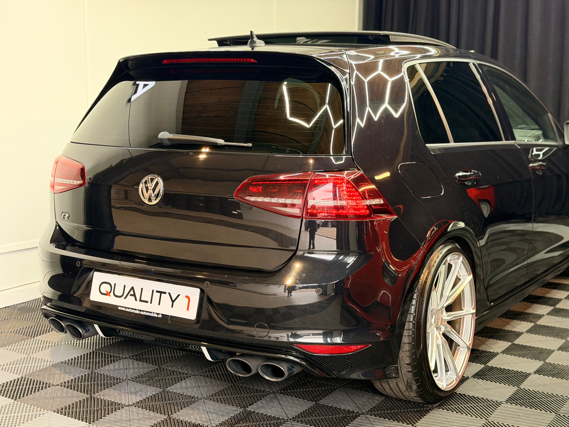 VW Golf 2.0 TSI R 4Motion DSG-showroom-element-2