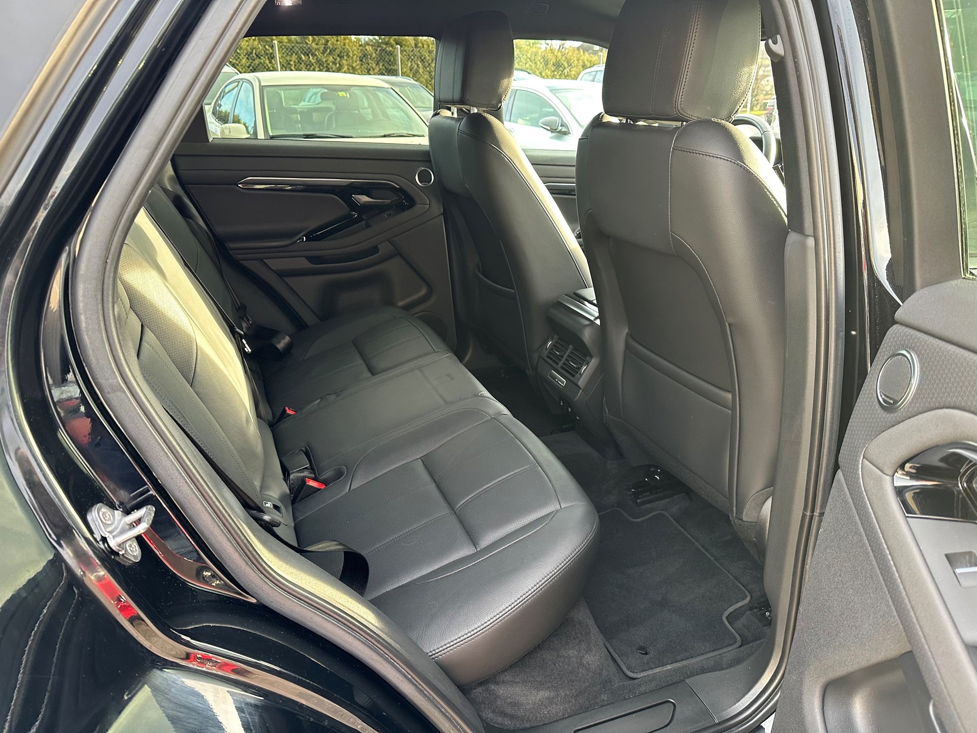 LAND ROVER Range Rover Evoque R-Dynamic D 150 HSE AT9-image-14