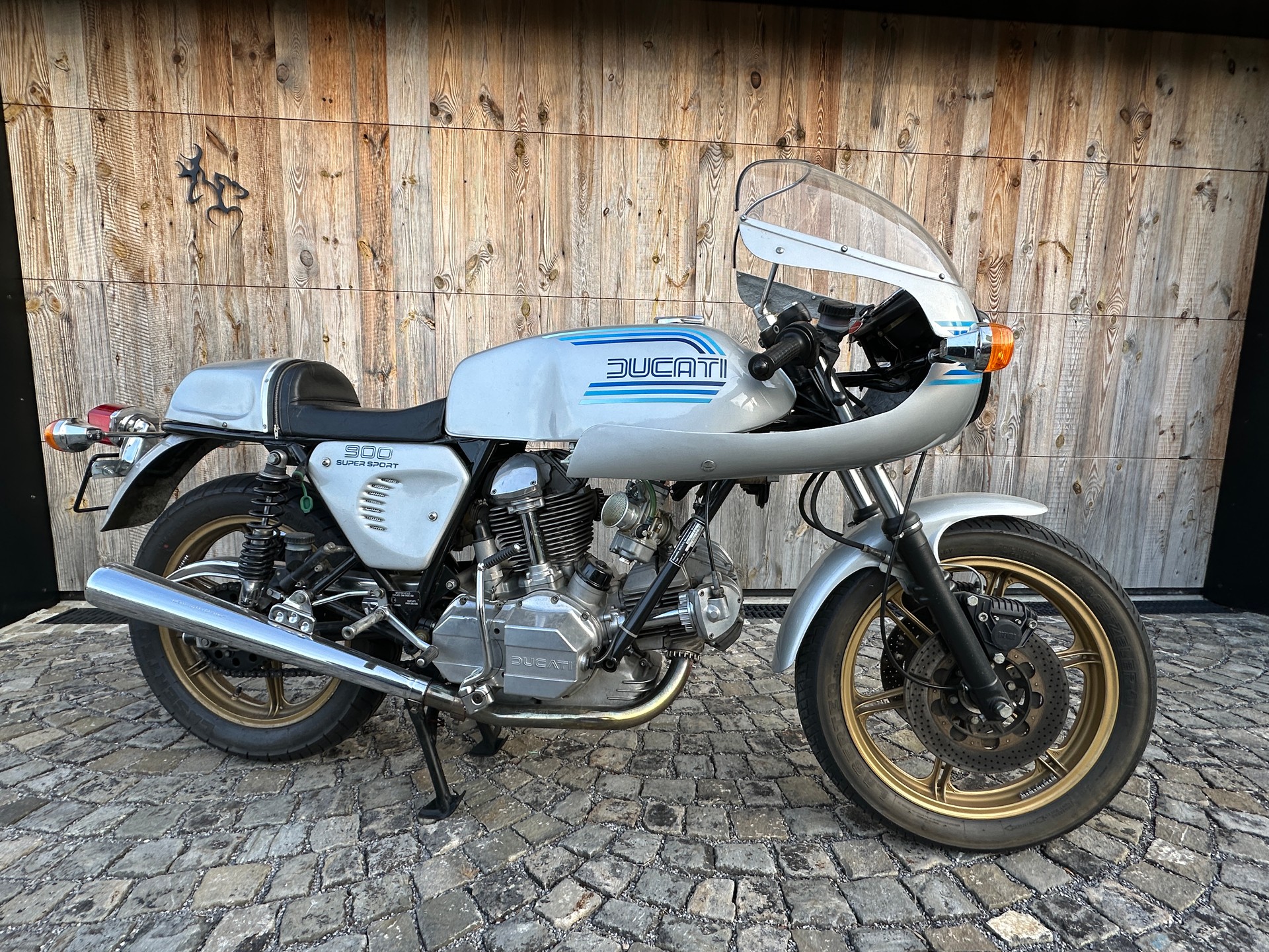 DUCATI 900SS