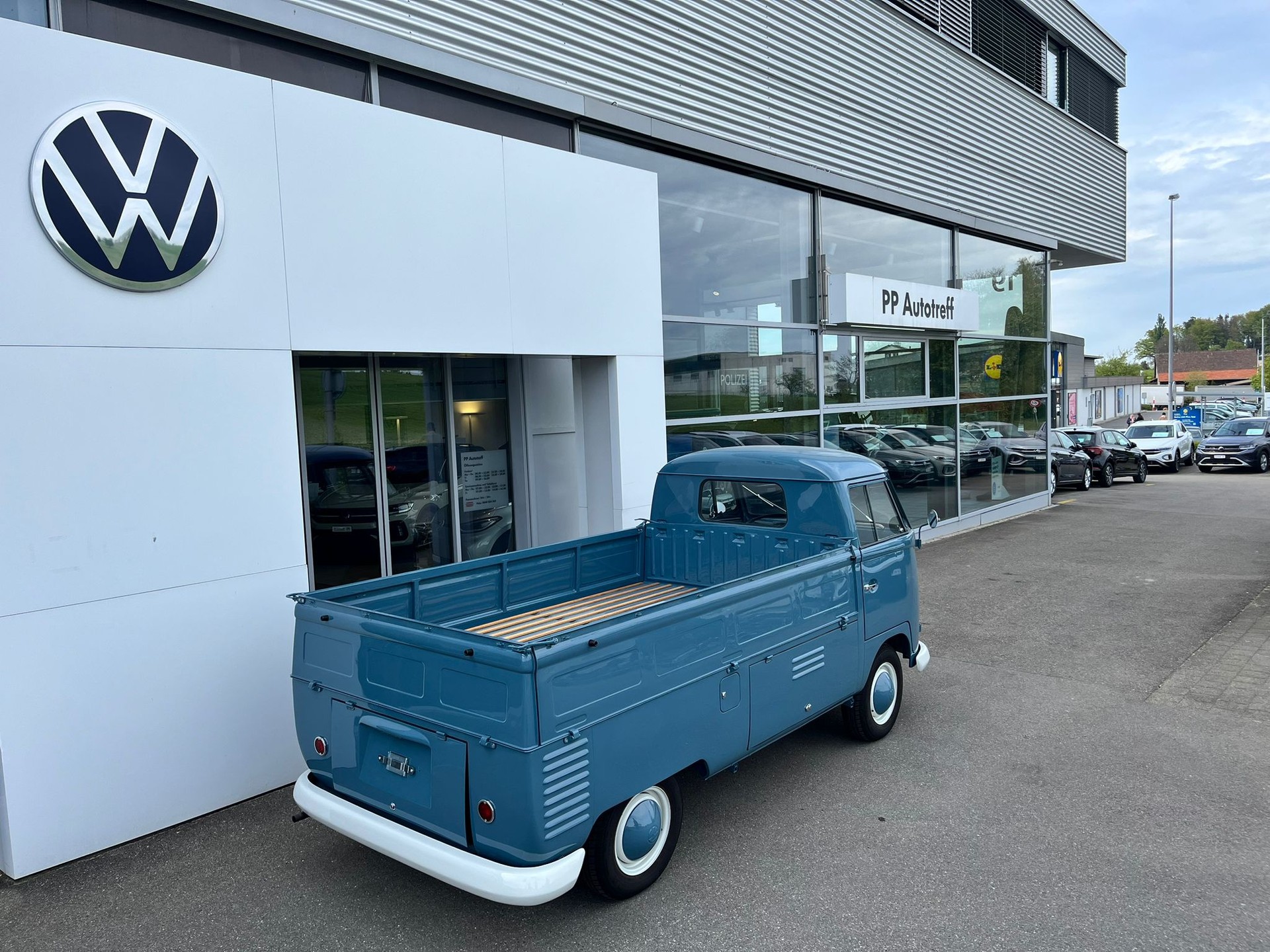 VW VW 26-Pick UP-image-3