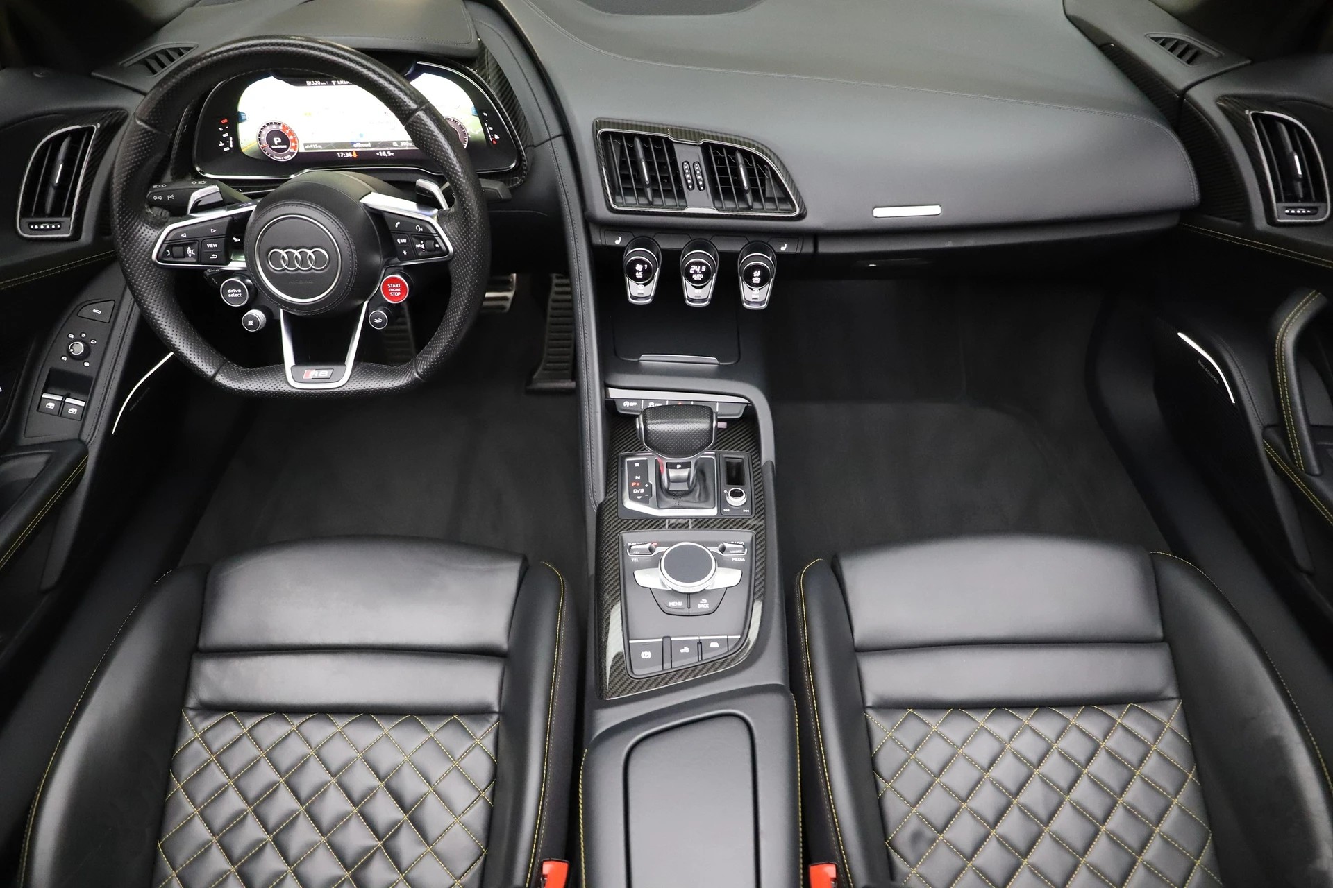 AUDI R8 Spyder 5.2 S-Tronic-image-6