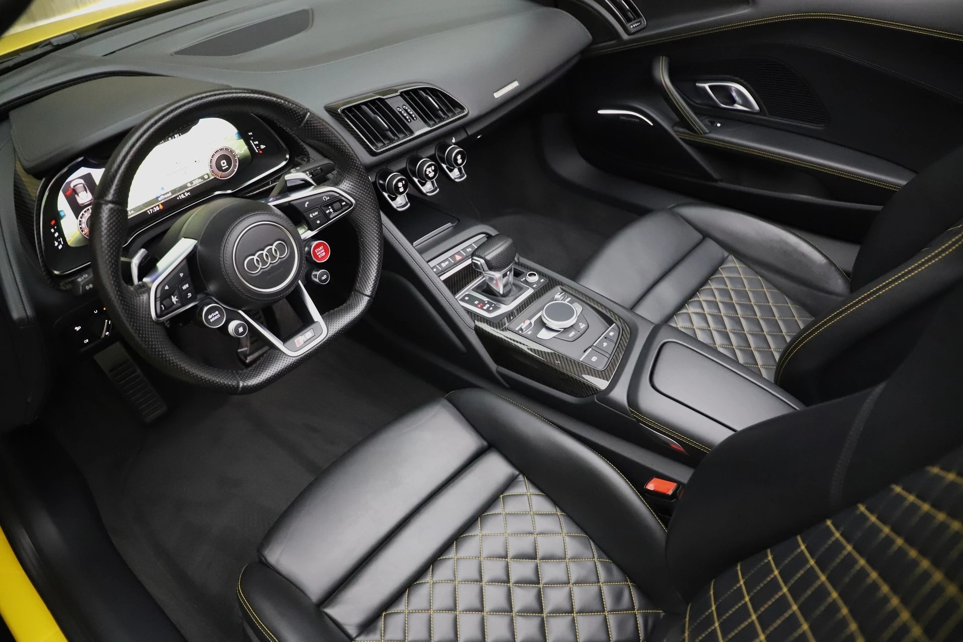 AUDI R8 Spyder 5.2 S-Tronic-image-5