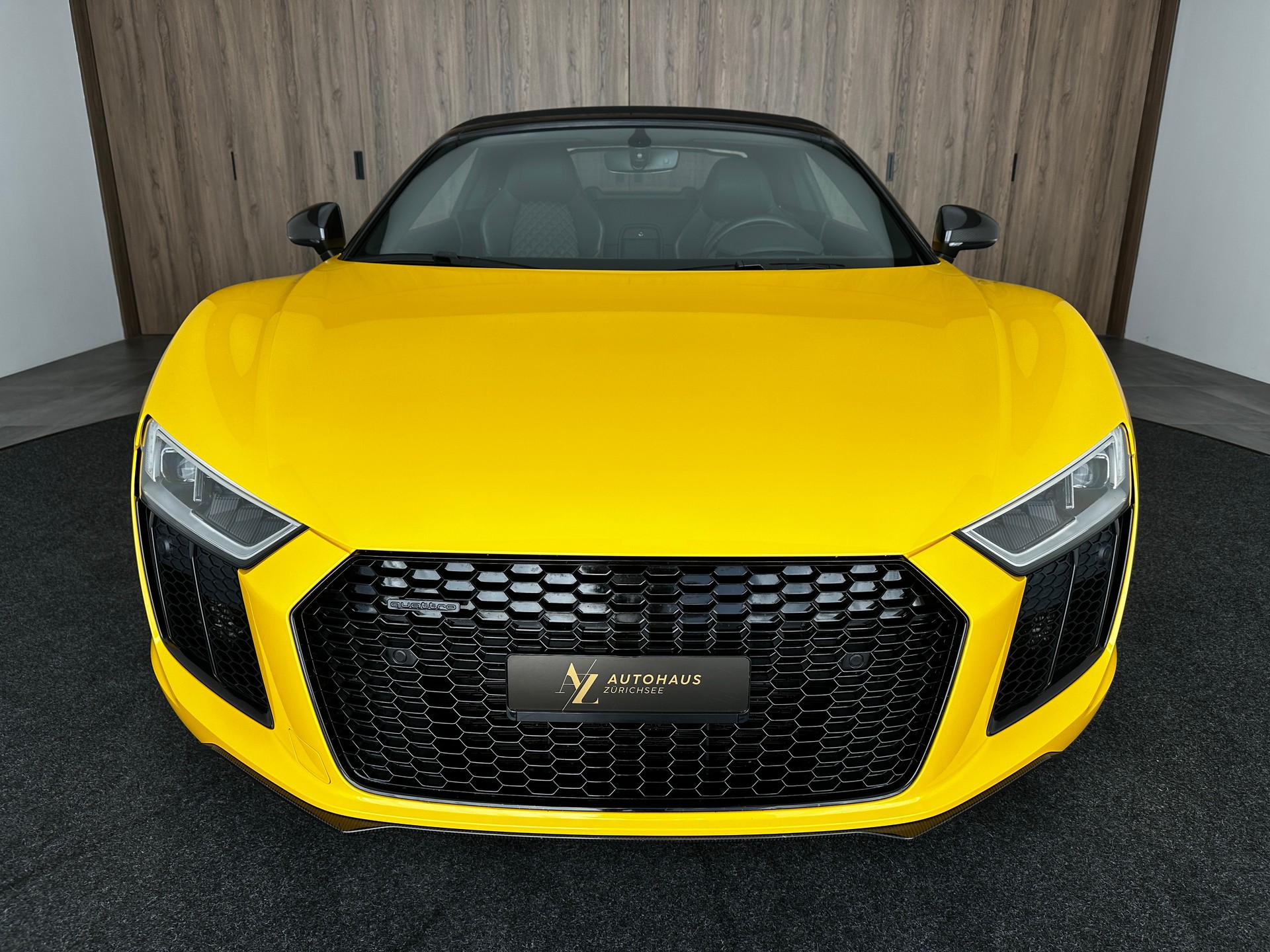AUDI R8 Spyder 5.2 S-Tronic-image-2