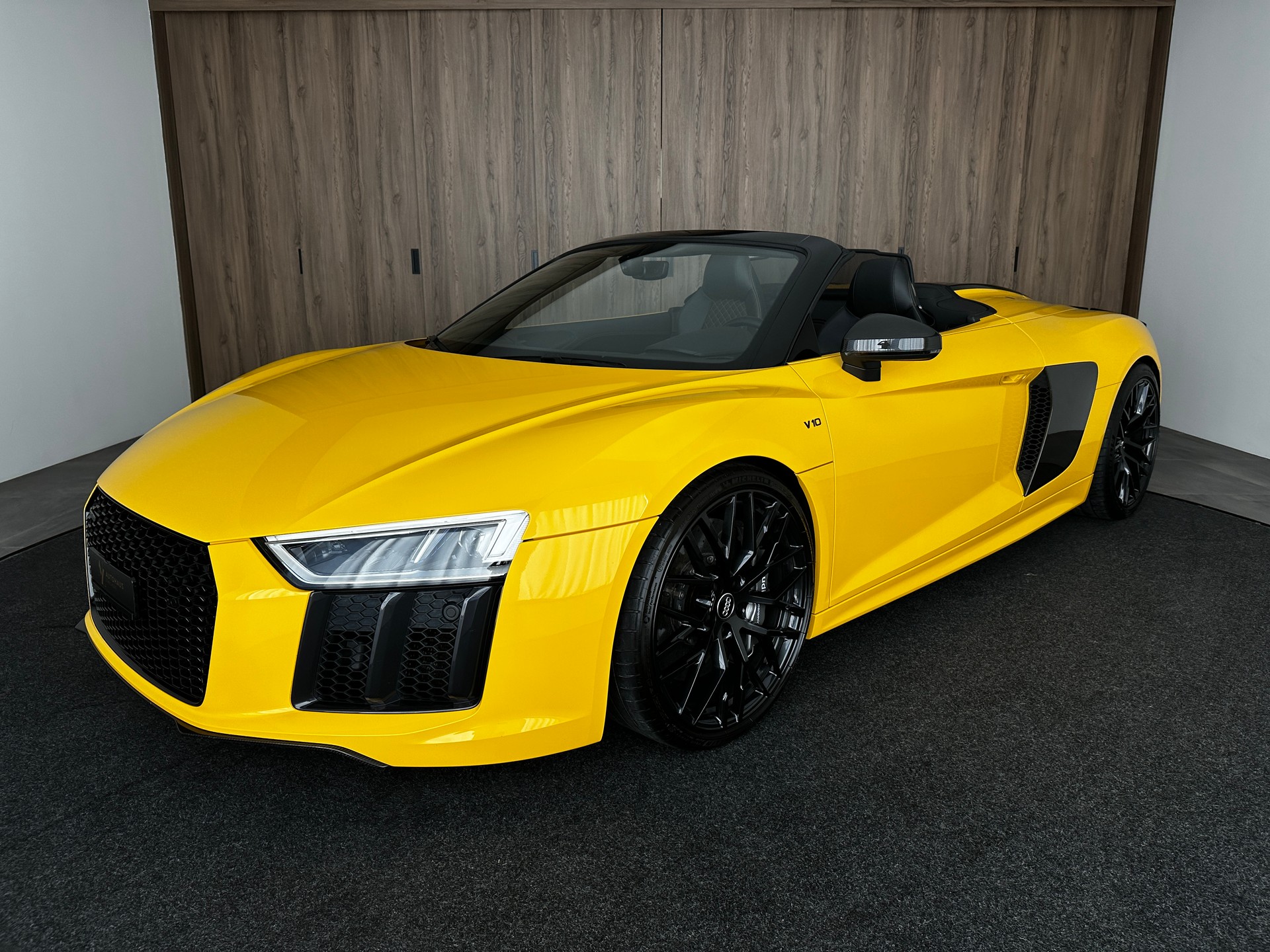 AUDI R8 Spyder 5.2 S-Tronic-image-0