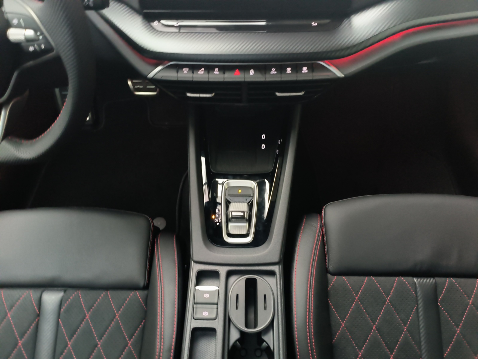SKODA Octavia Combi 2.0 TSI DSG RS-image-11