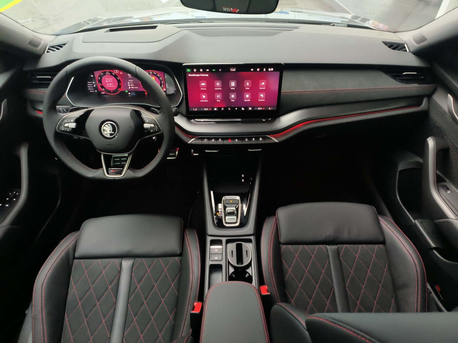 SKODA Octavia Combi 2.0 TSI DSG RS-image-7