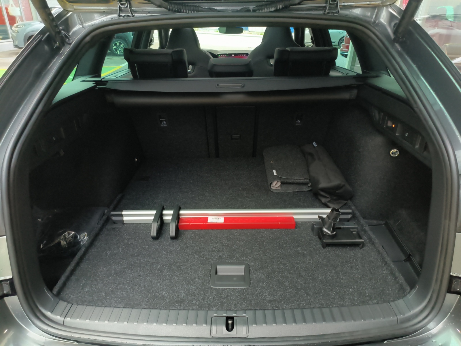 SKODA Octavia Combi 2.0 TSI DSG RS-image-12