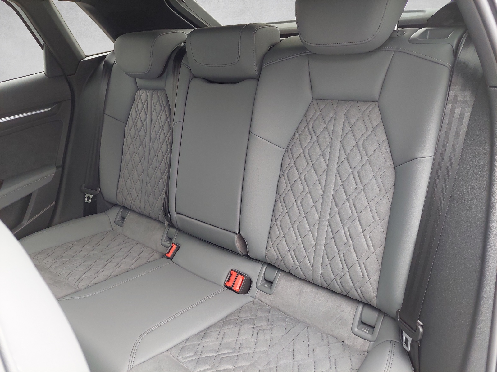 AUDI A3 Sportback 40 TFSI S line quattro-image-8
