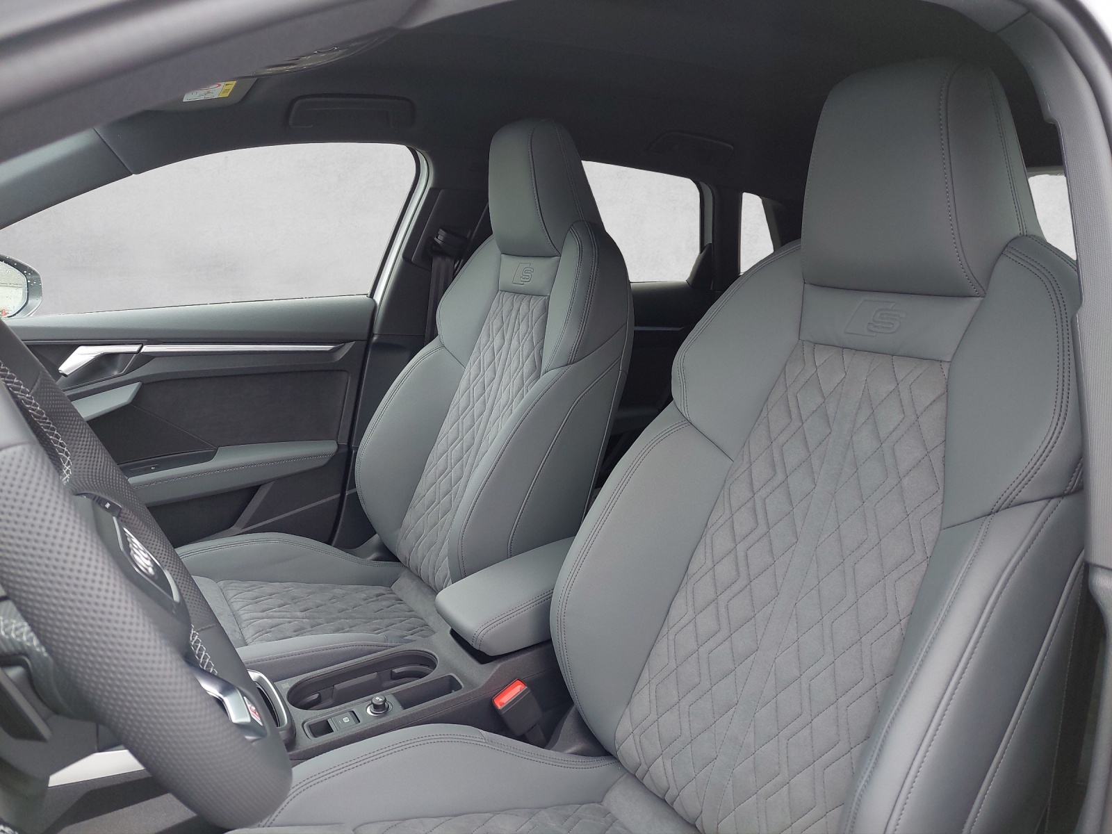 AUDI A3 Sportback 40 TFSI S line quattro-image-5