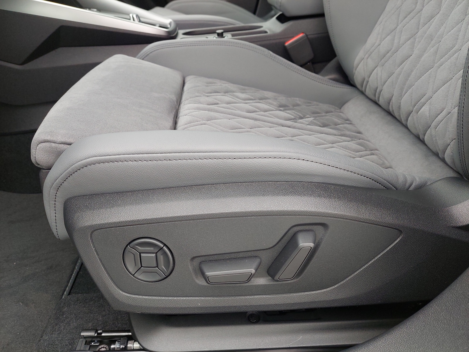AUDI A3 Sportback 40 TFSI S line quattro-image-10