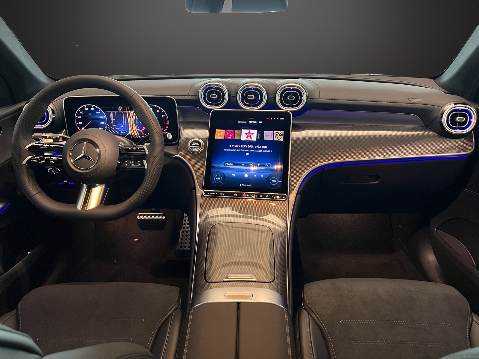 MERCEDES-BENZ GLC 300 4Matic 9G-Tronic AMG Line-image-9