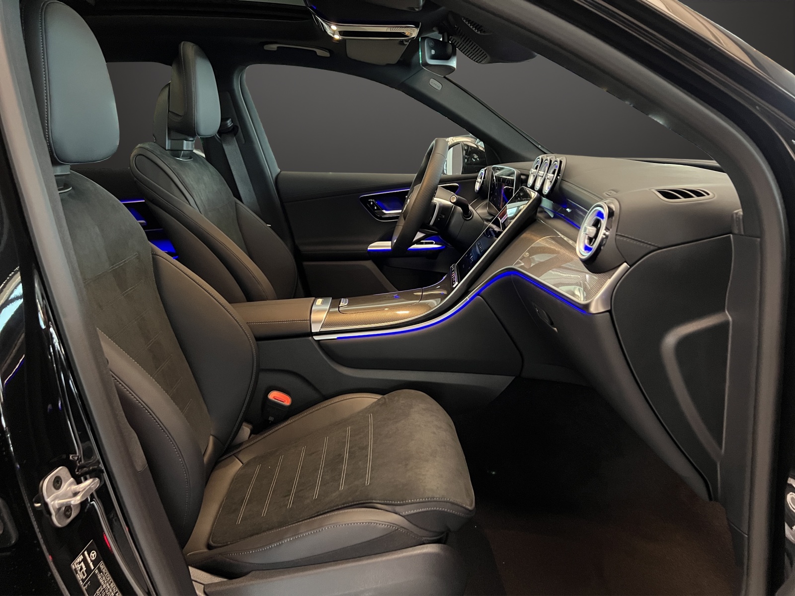 MERCEDES-BENZ GLC 300 4Matic 9G-Tronic AMG Line-image-10