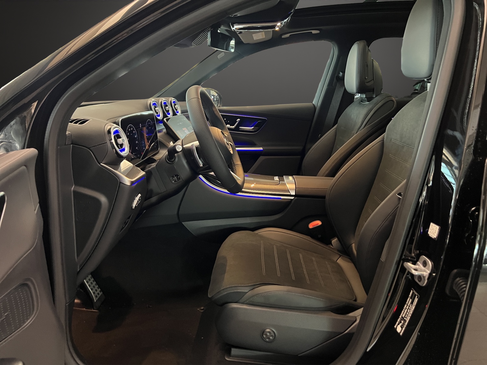 MERCEDES-BENZ GLC 300 4Matic 9G-Tronic AMG Line-image-8