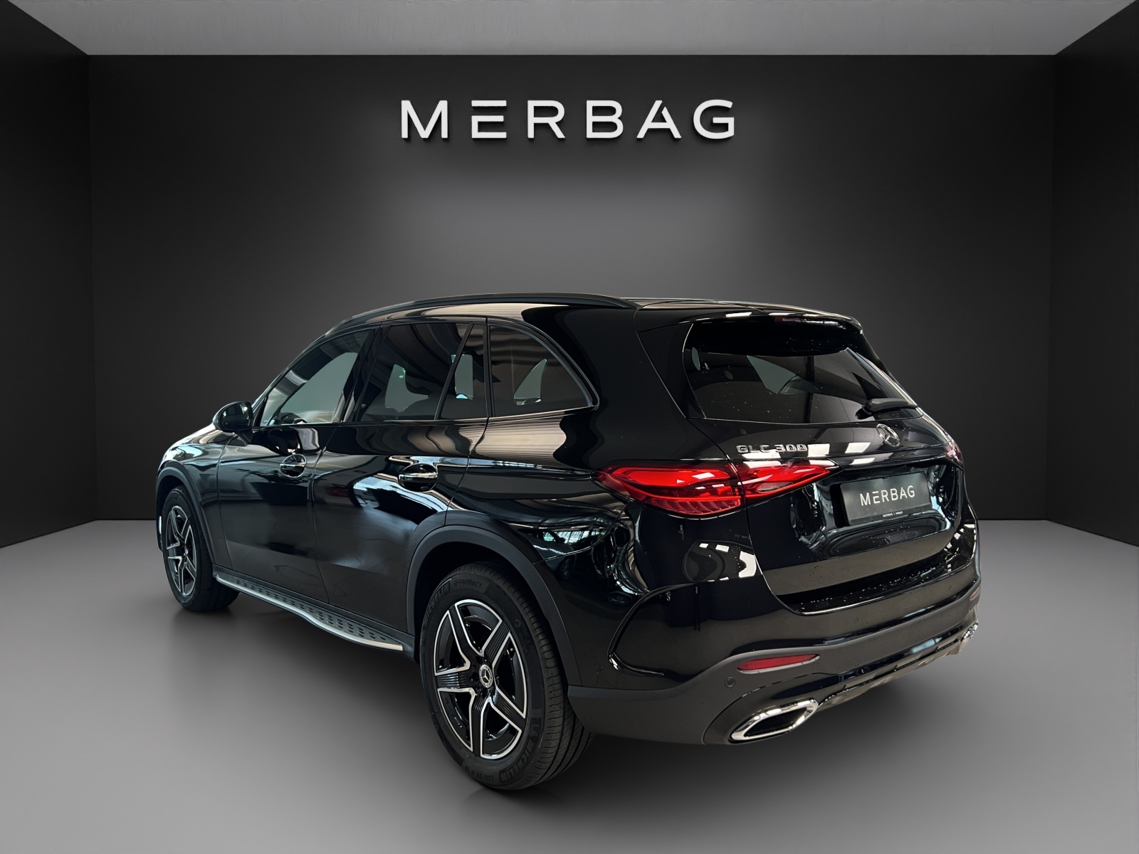 MERCEDES-BENZ GLC 300 4Matic 9G-Tronic AMG Line-image-3