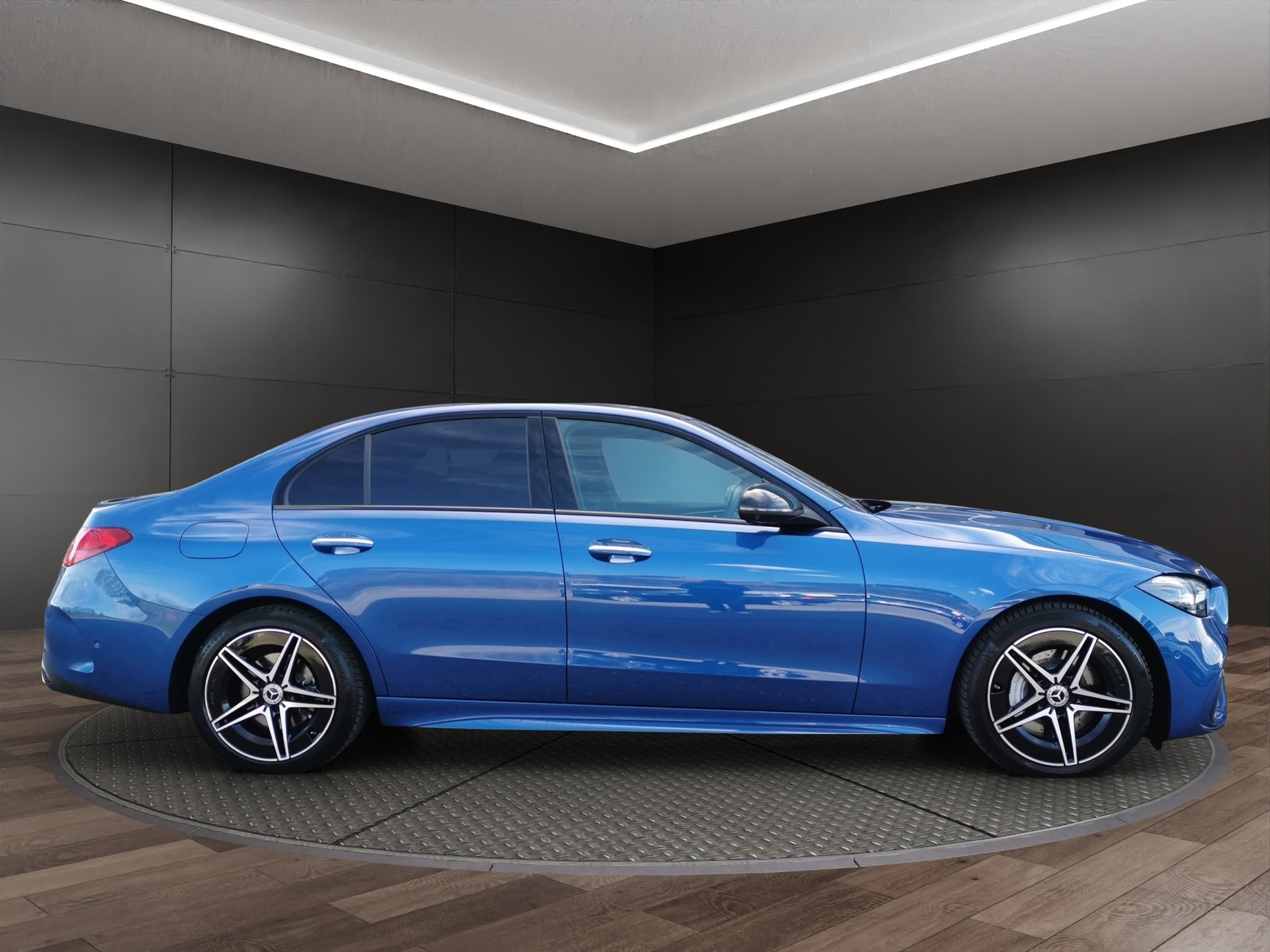 MERCEDES-BENZ C 300 d AMG Line-image-3