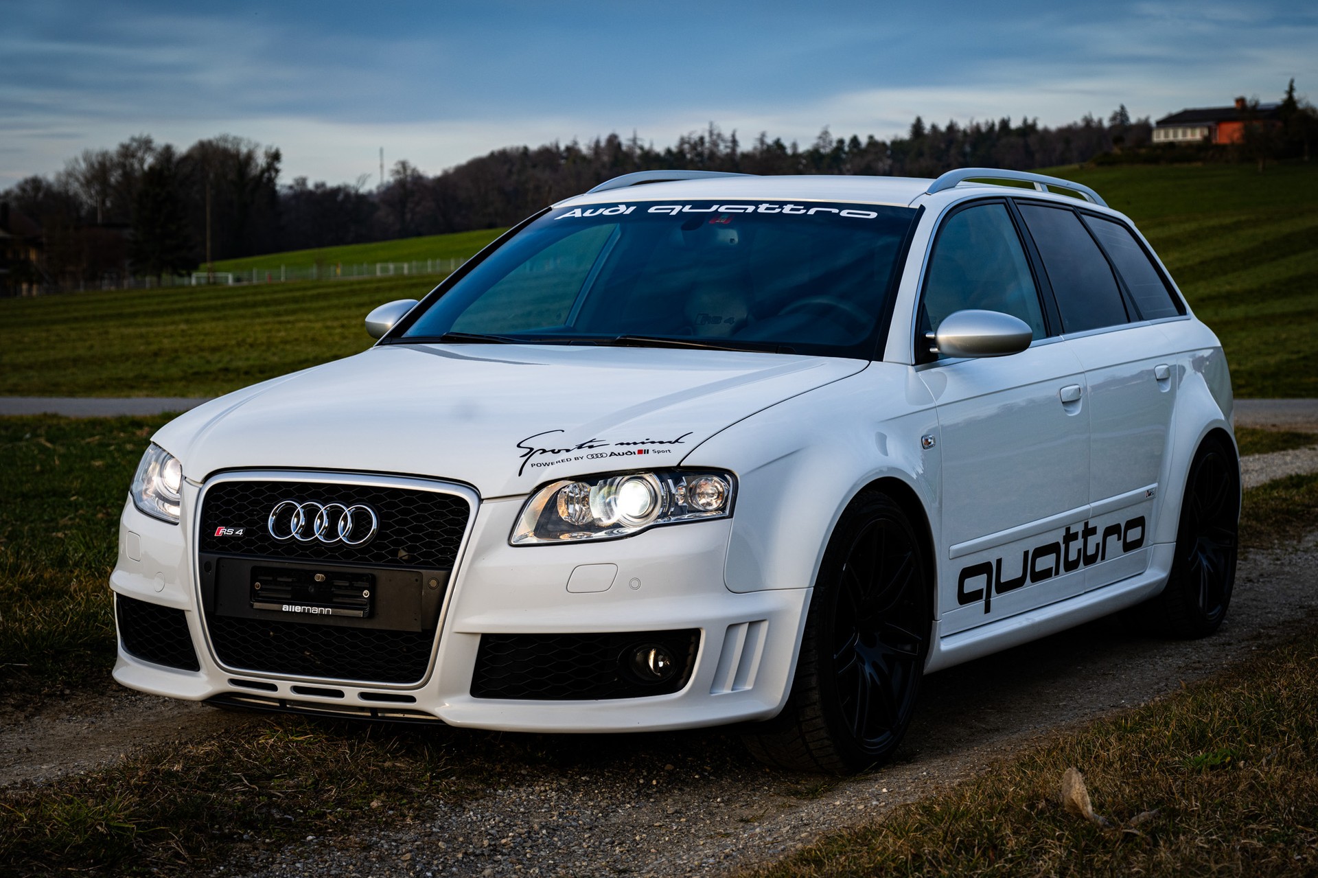 AUDI RS4 Avant 4.2 V8 quattro-image-1