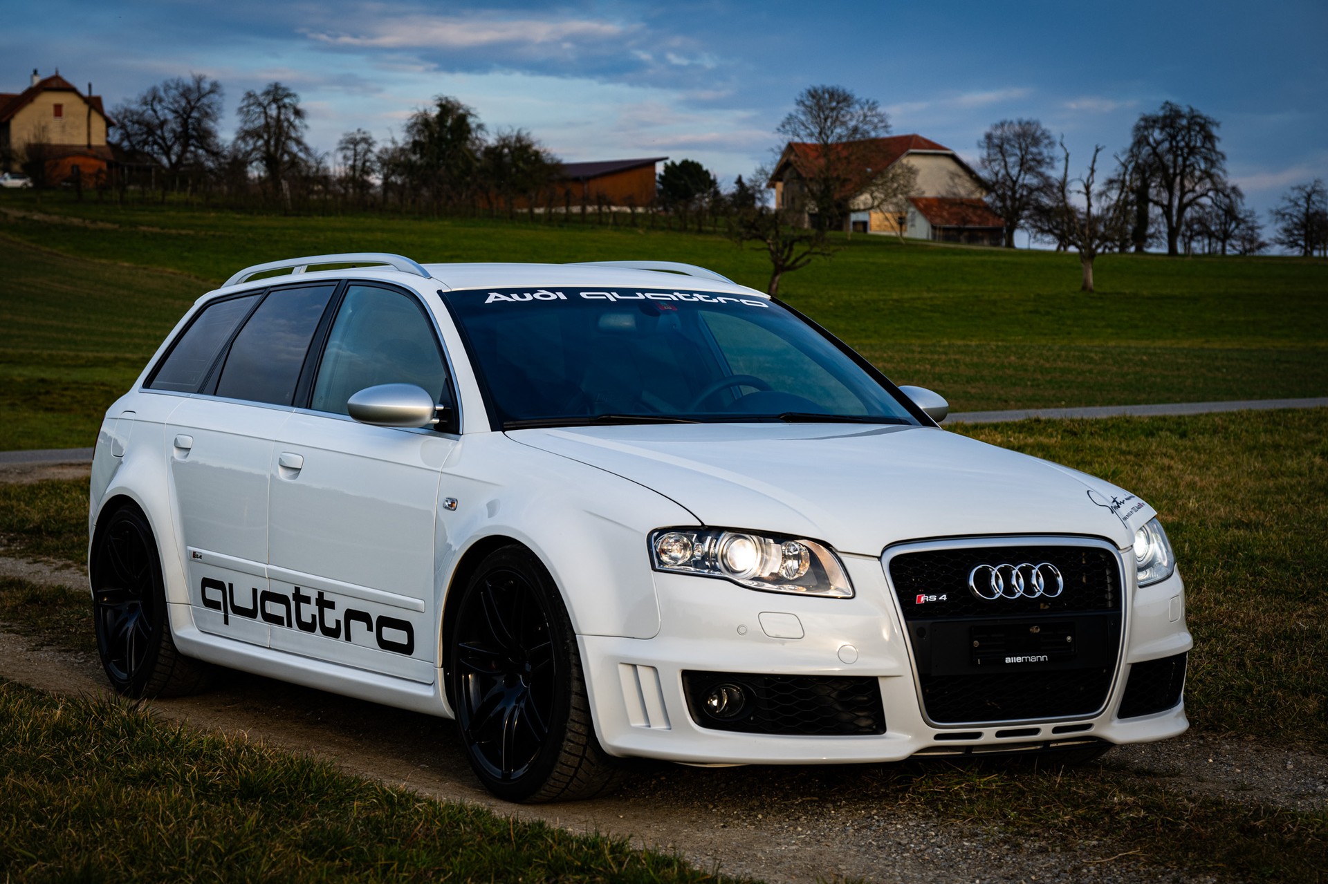 AUDI RS4 Avant 4.2 V8 quattro-image-0