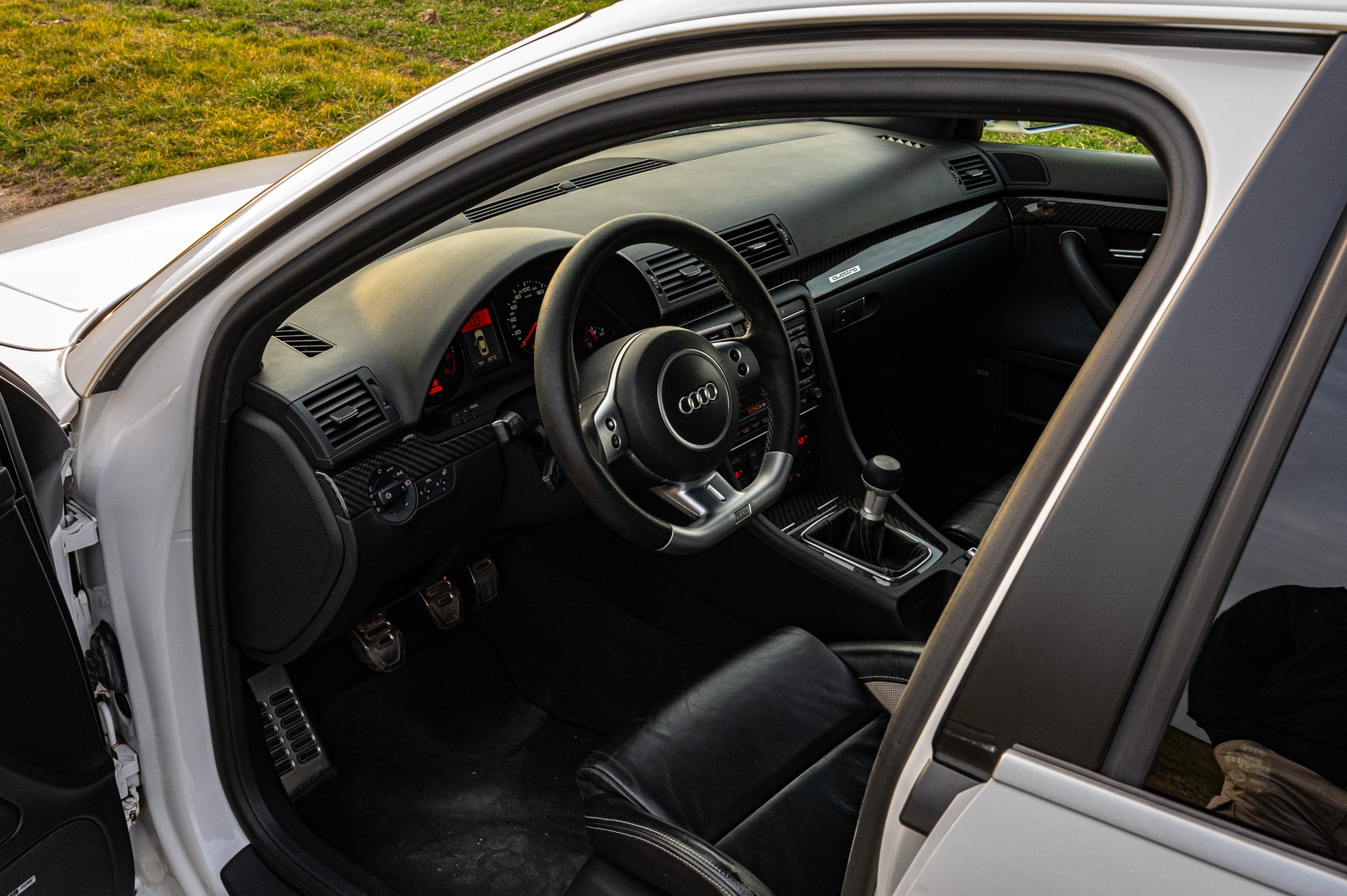 AUDI RS4 Avant 4.2 V8 quattro-image-4