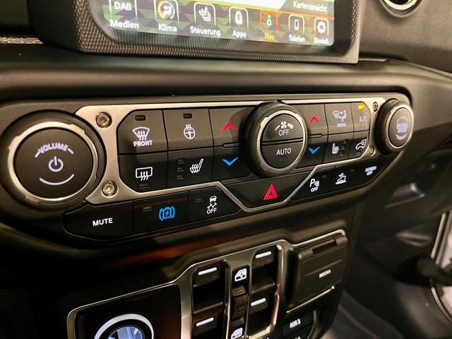JEEP Wrangler 2.0 Turbo Sahara Unlimited 4xe-image-10