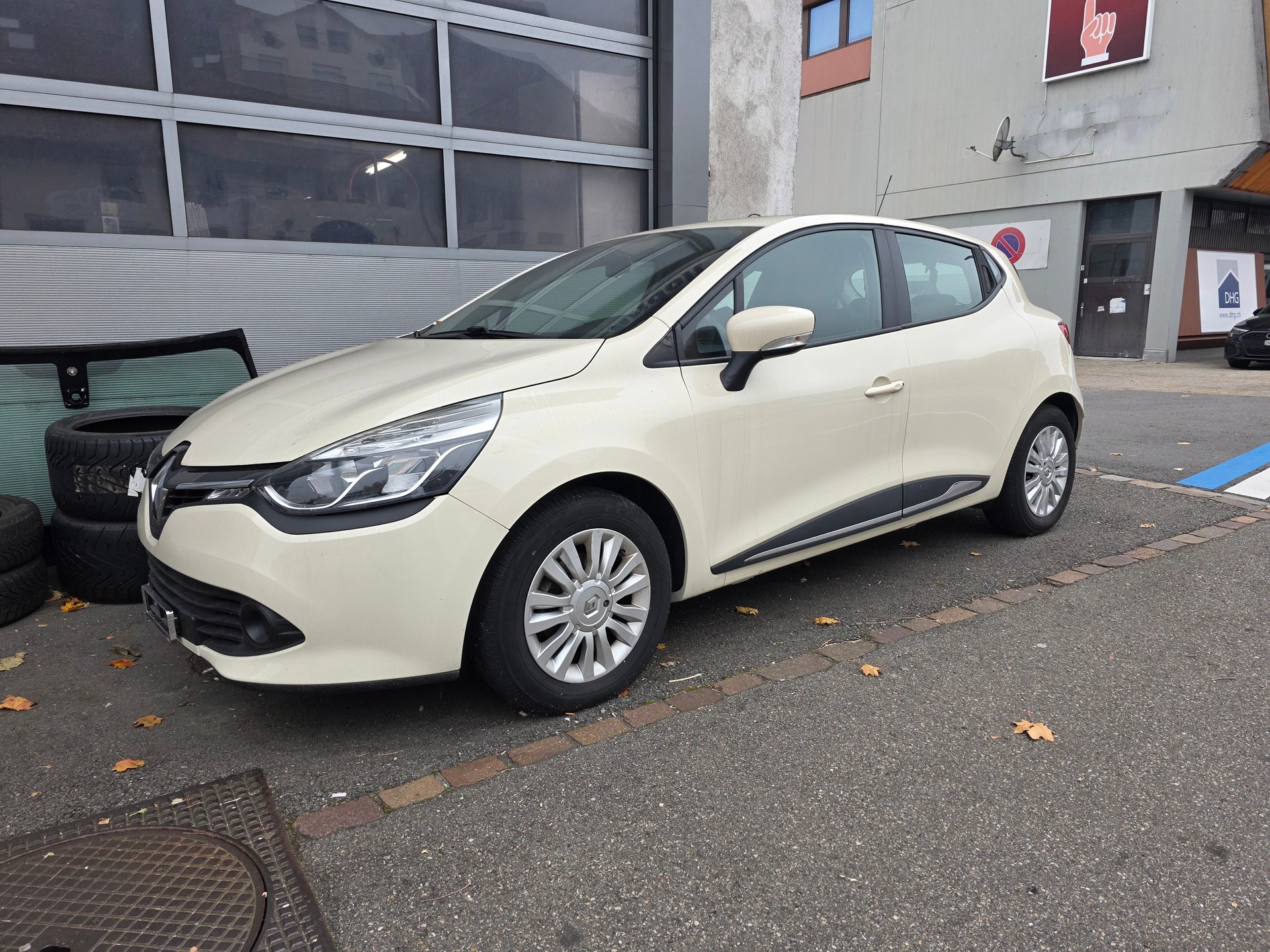 RENAULT Clio 1.2 16V Expression-image-0