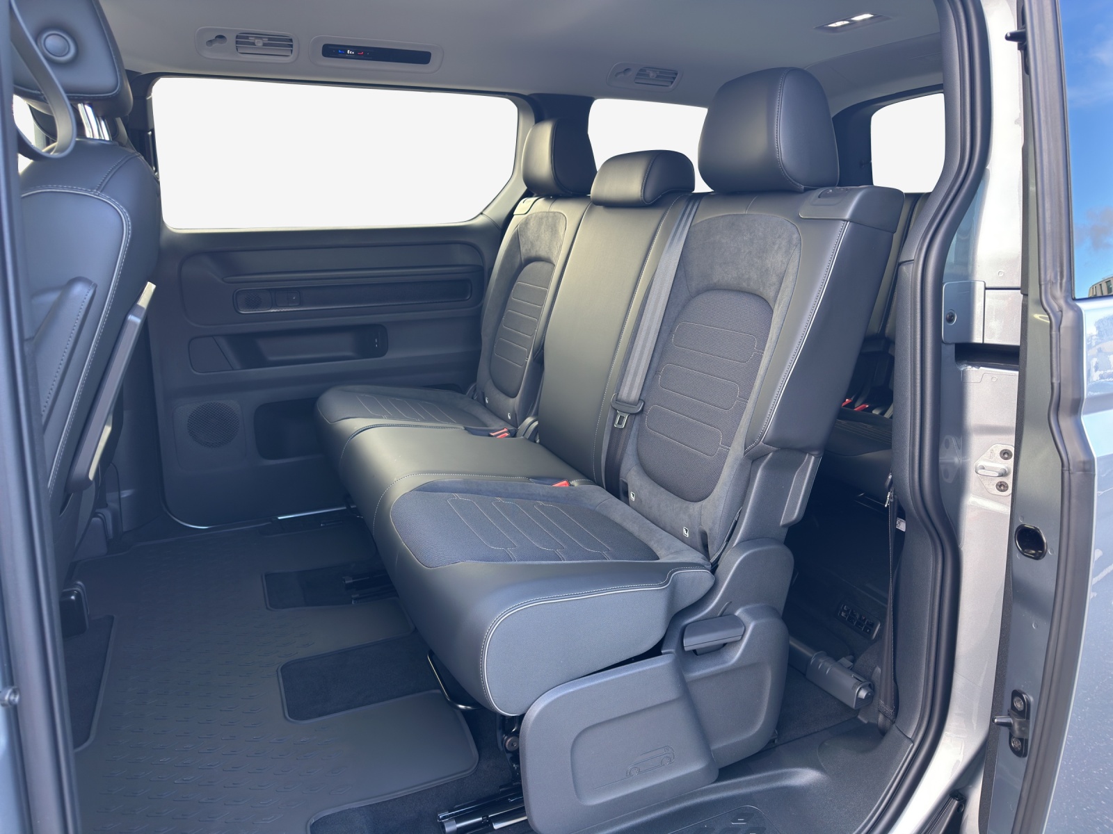 VW ID.Buzz LWB Pro-image-11