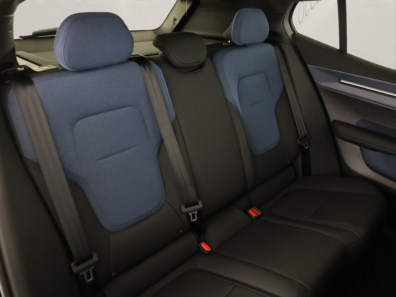 VOLVO EX30 CC E60 Twin Performance AWD .-image-6