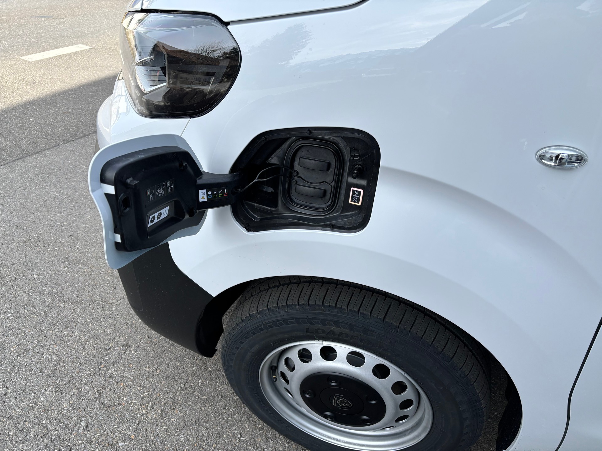 PEUGEOT Expert 75KWh Standard-image-2
