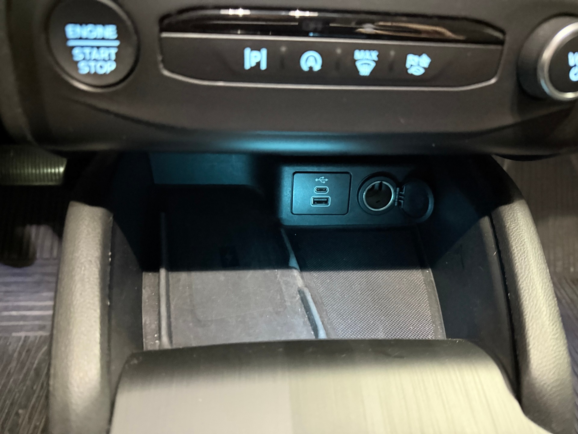 FORD Focus 1.5 TDCi Titanium Automatic CH Fahrzeug RF-Kamera-image-13