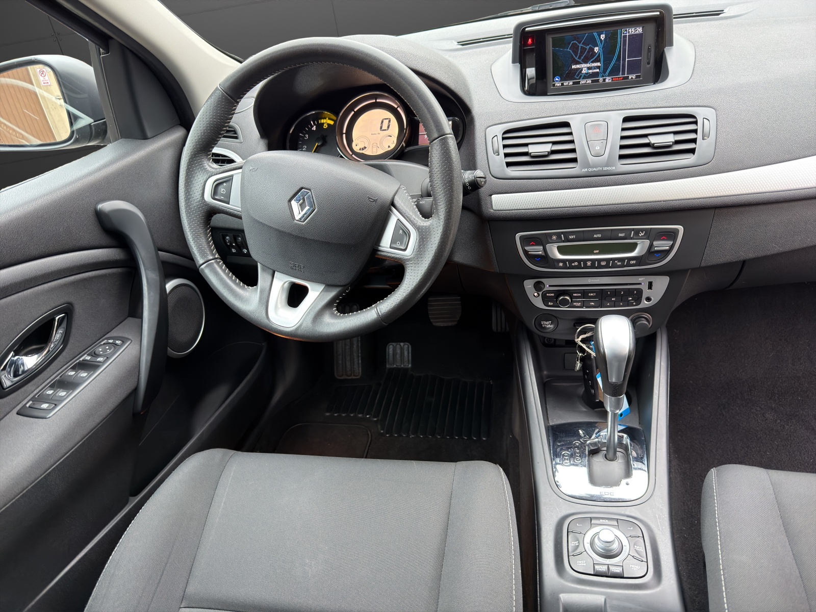 RENAULT Mégane 1.5 dCi Dynamique EDC-image-6