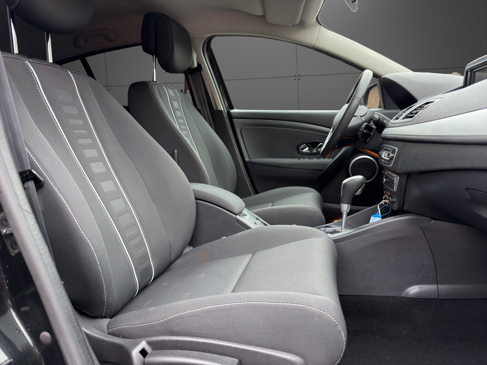 RENAULT Mégane 1.5 dCi Dynamique EDC-image-9