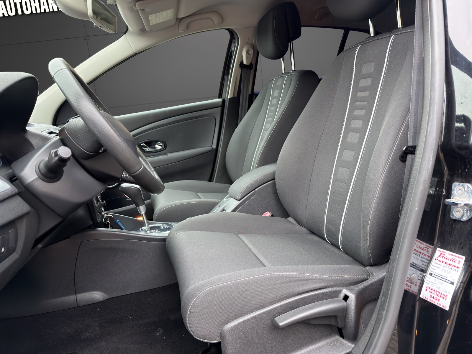 RENAULT Mégane 1.5 dCi Dynamique EDC-image-10