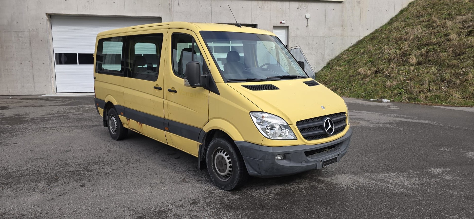 MERCEDES-BENZ Sprinter 215 CDI Standard-image-6