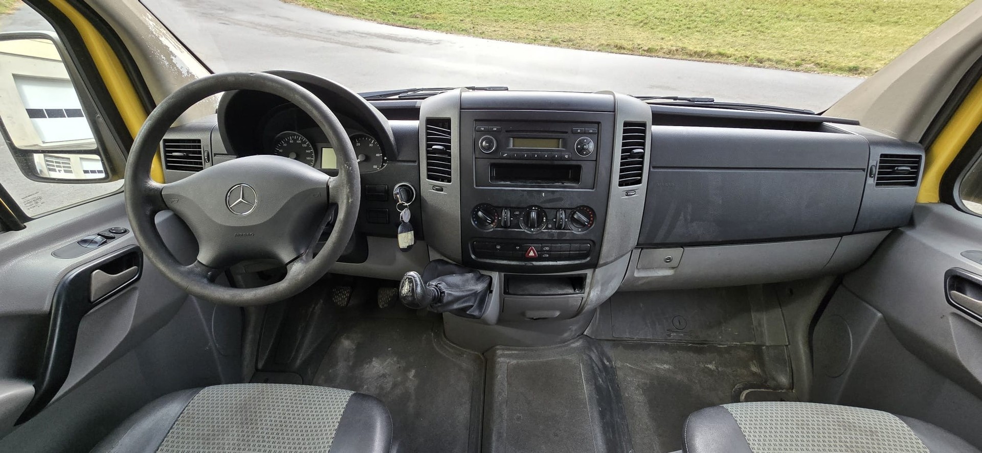 MERCEDES-BENZ Sprinter 215 CDI Standard-image-9