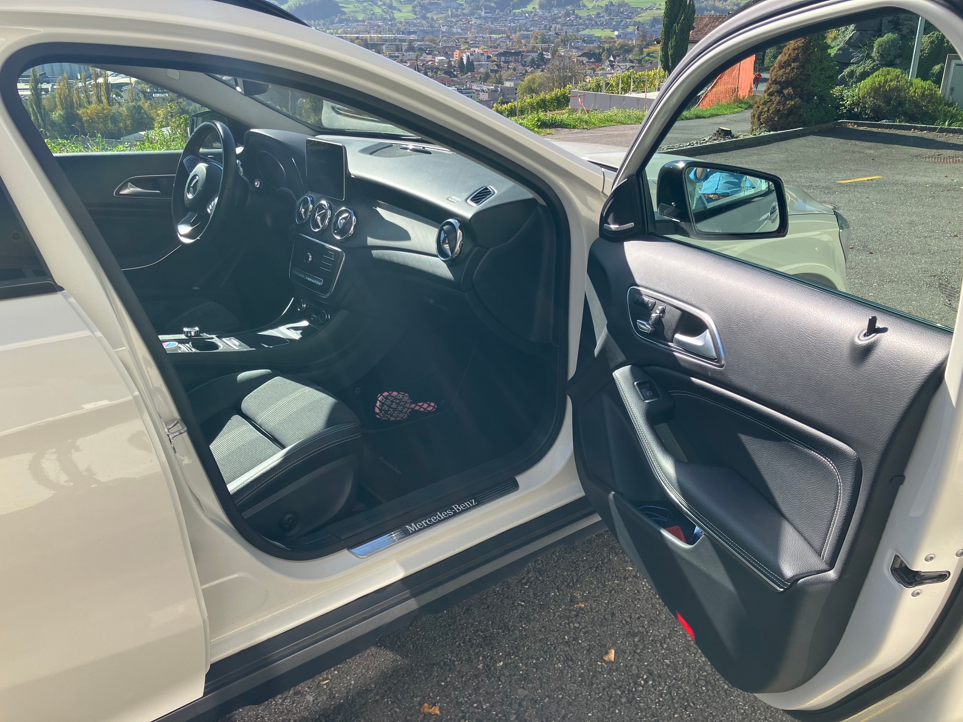 MERCEDES-BENZ GLA 200 Style-image-6