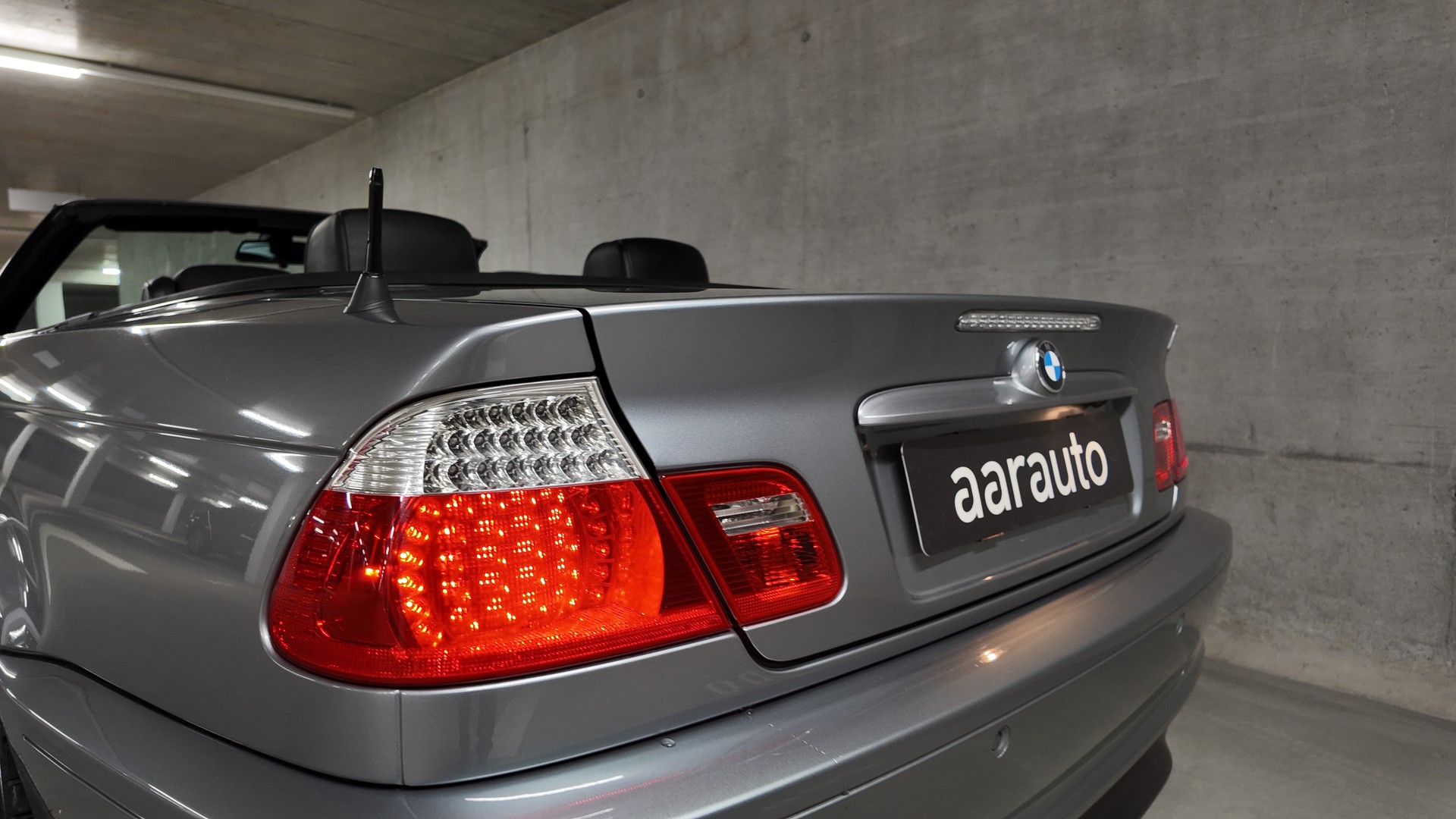 BMW 330Ci Cabriolet-image-6
