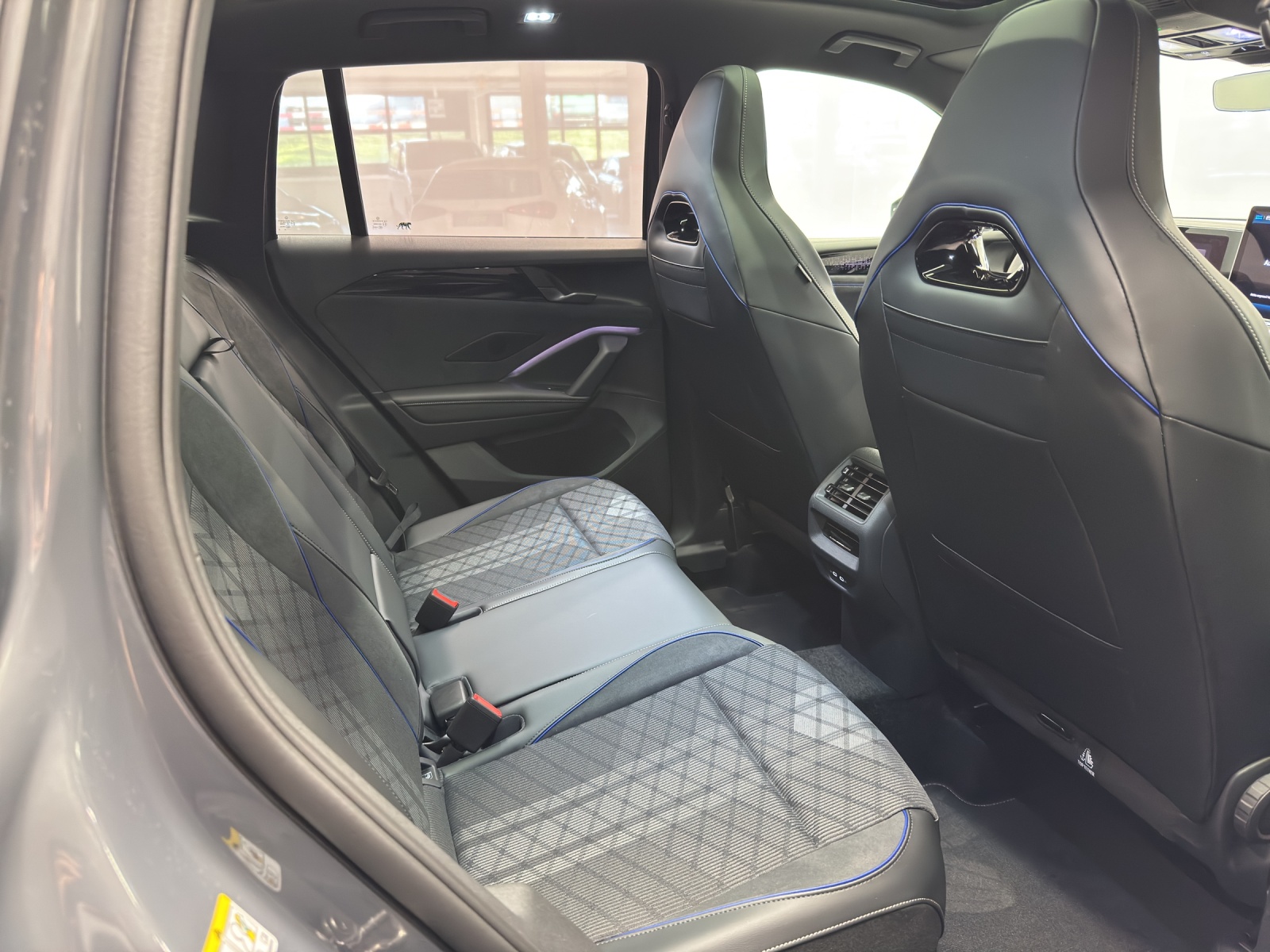 VW Tiguan 2.0 TDI SCR R-Line United DSG 4motion-image-9