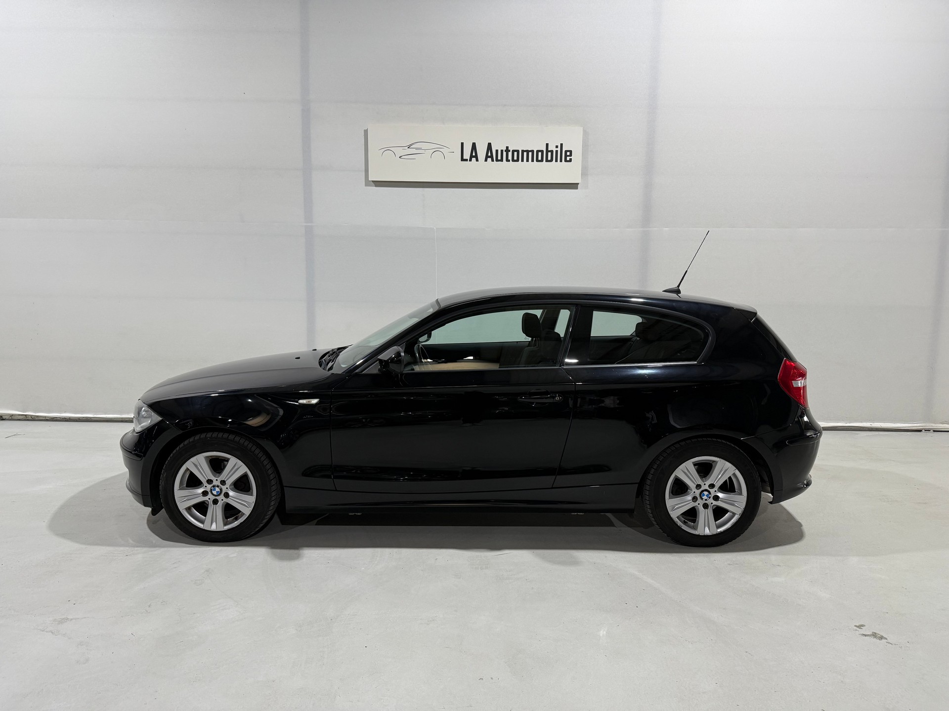 BMW 116i-image-2