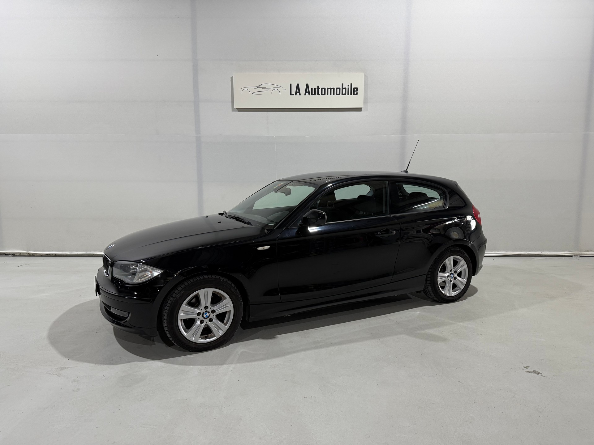 BMW 116i-image-1
