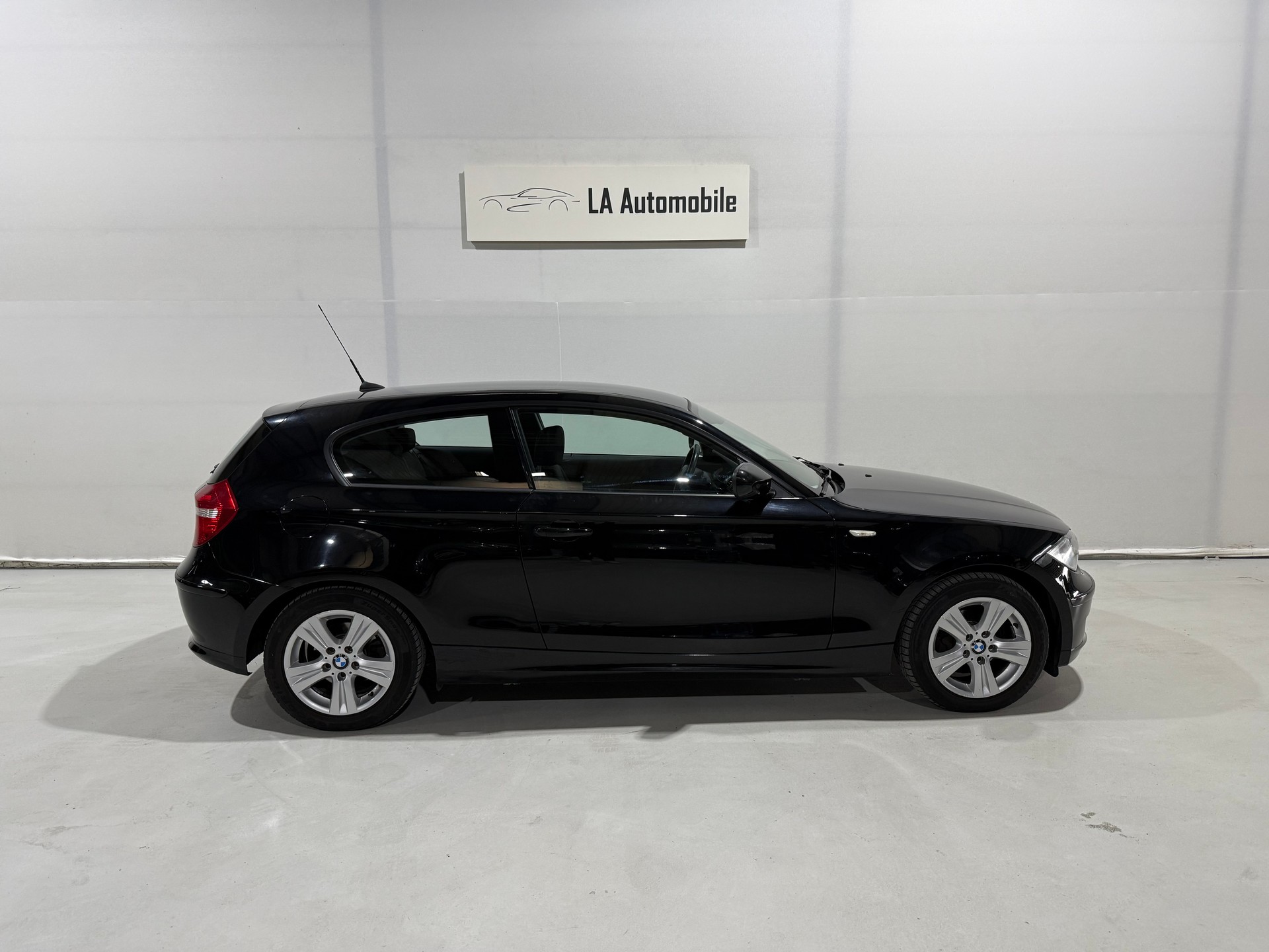 BMW 116i-image-6