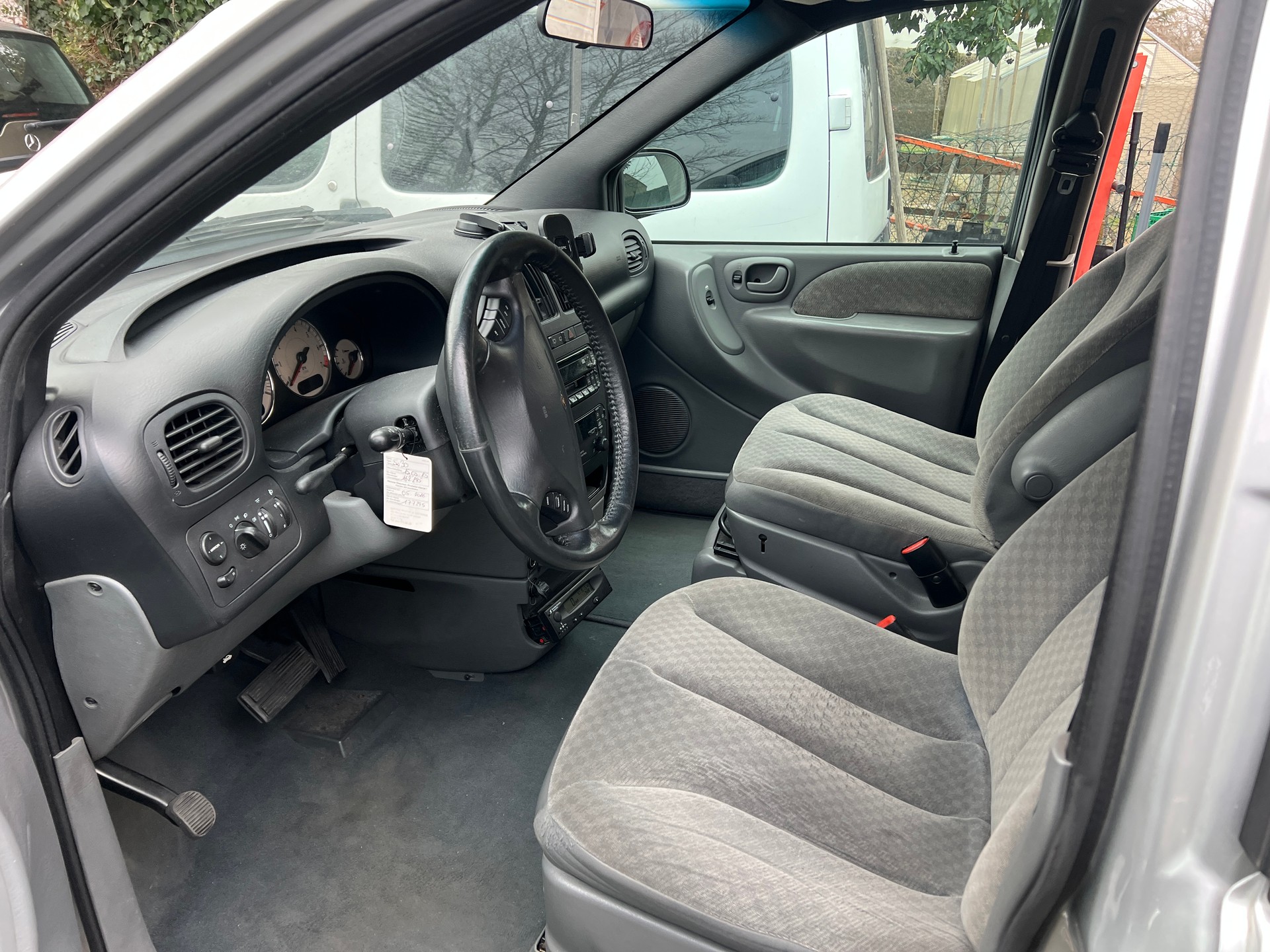 CHRYSLER Voyager 3.3 LX Automatic-image-6