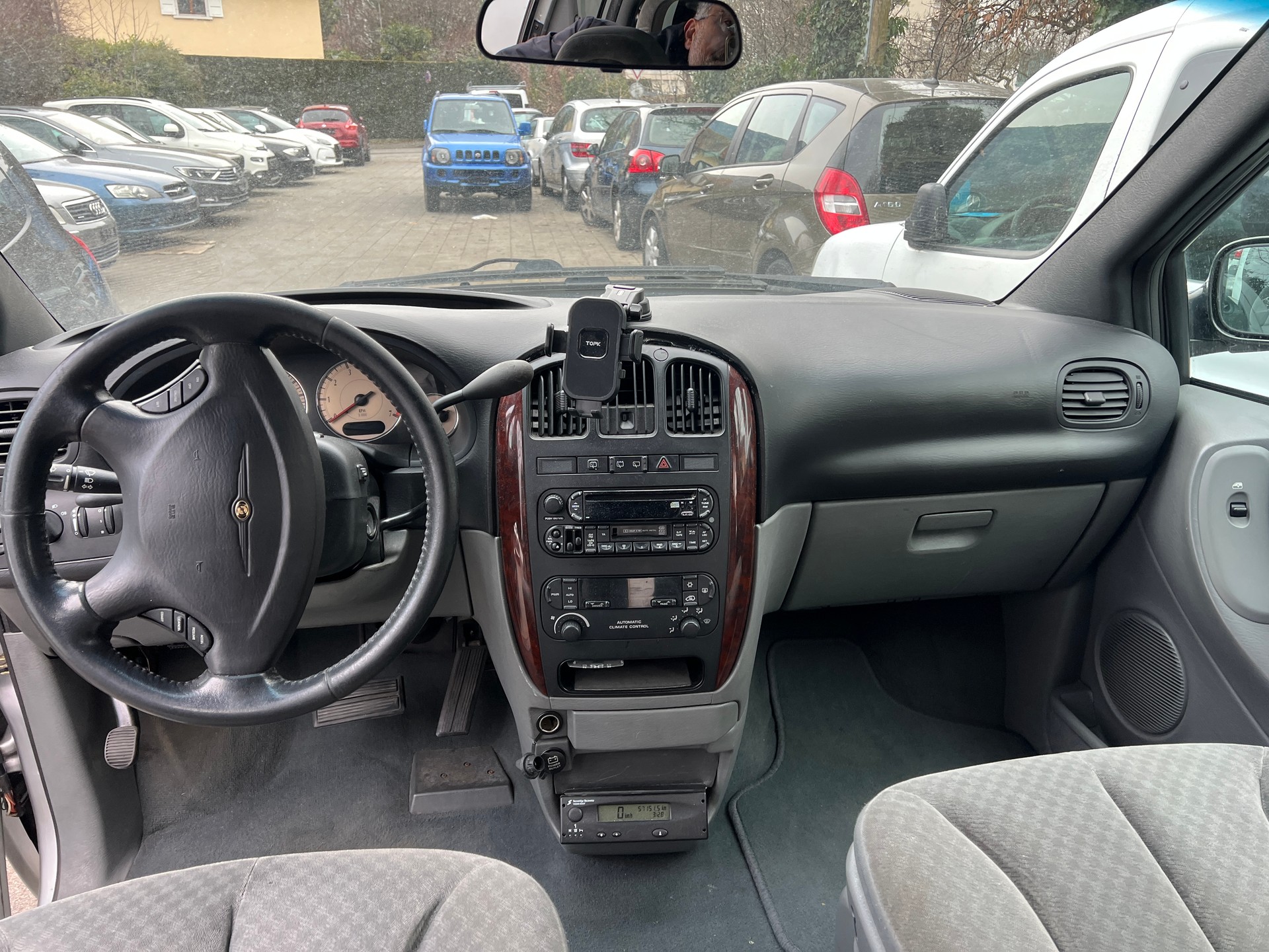 CHRYSLER Voyager 3.3 LX Automatic-image-7