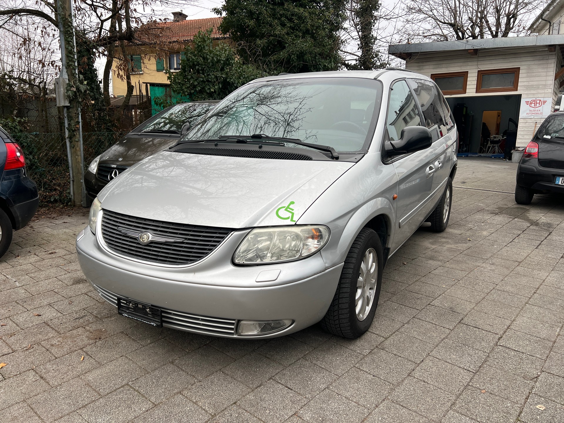 CHRYSLER Voyager 3.3 LX Automatic-image-1