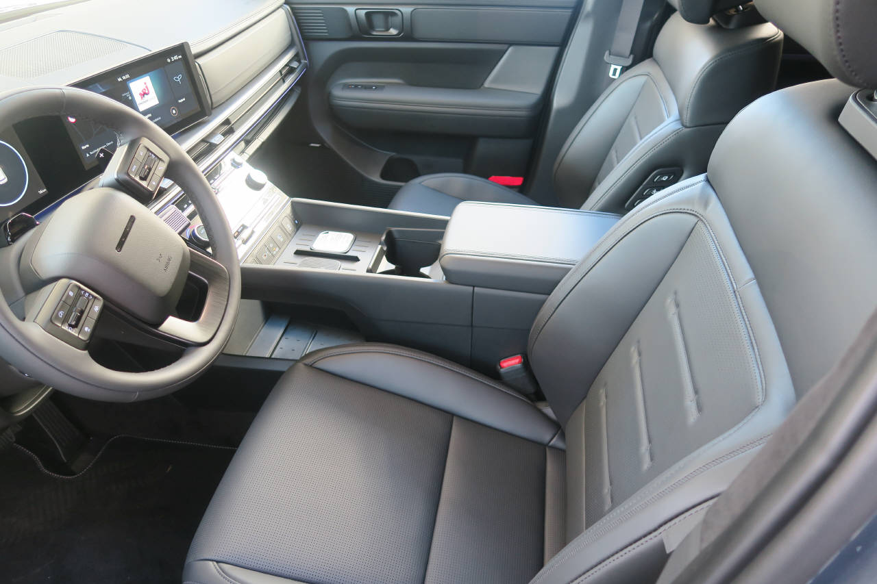 HYUNDAI Santa Fe 1.6 T-GDi HEV Calligraphy 4x4-image-3