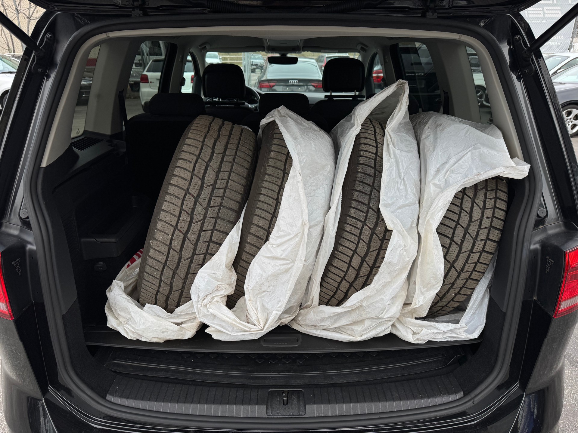 VW Touran 2.0 TDI BlueMotion Technology Highline-image-5