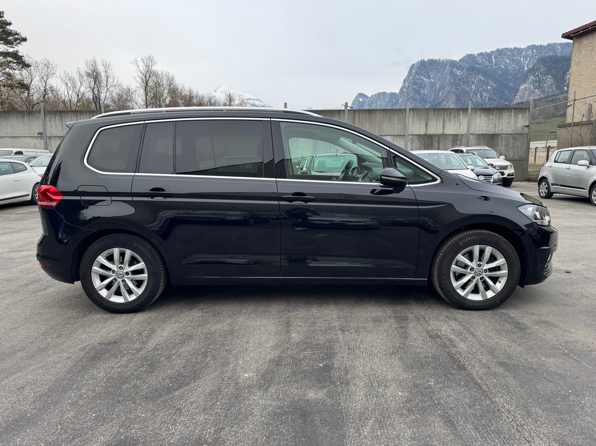 VW Touran 2.0 TDI BlueMotion Technology Highline-image-2